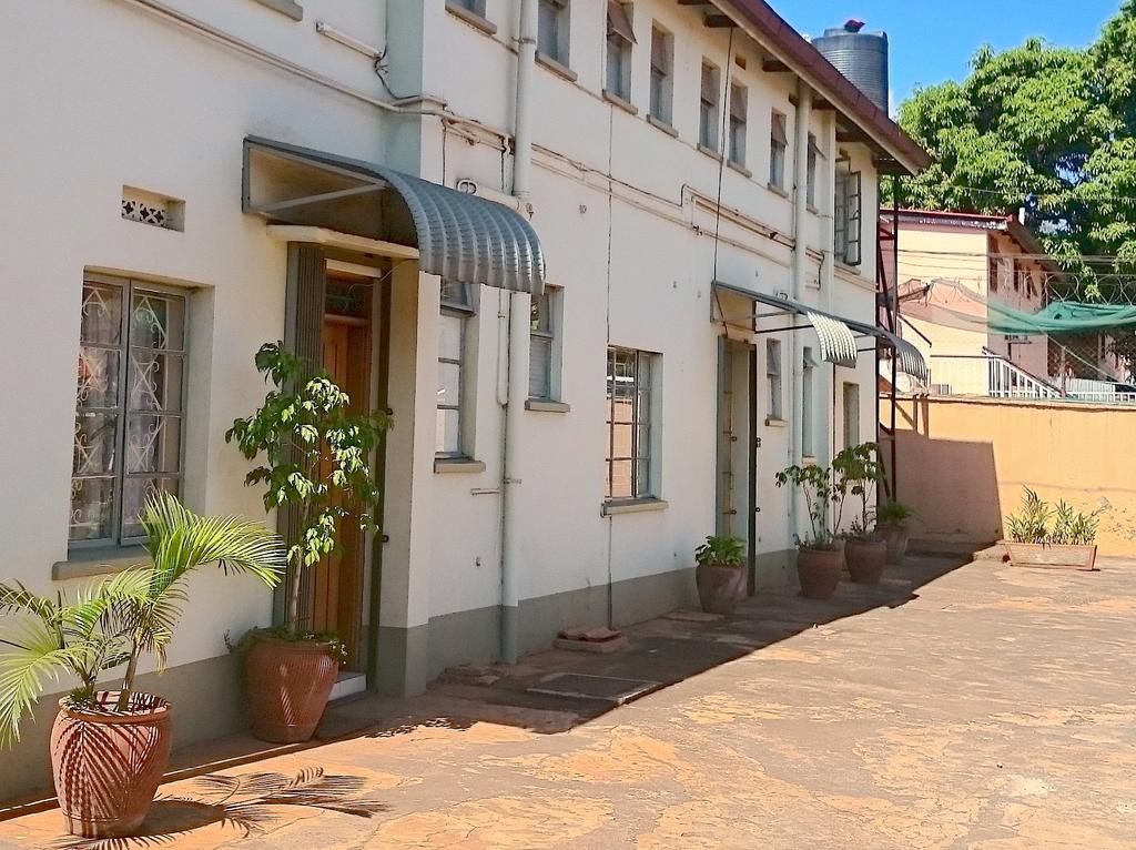 Hotel Acacia City Кампала Экстерьер фото